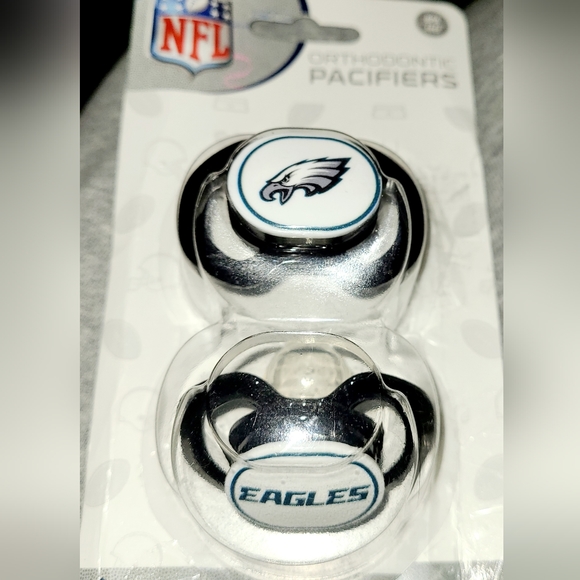 Philadelphia Eagles Pacifiers 2 pack - Picture 1 of 5